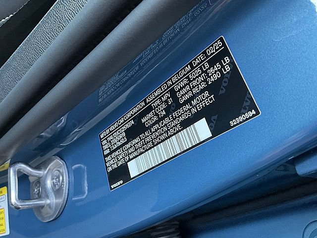 Certified 2025 Volvo XC40 B5 Plus image 32