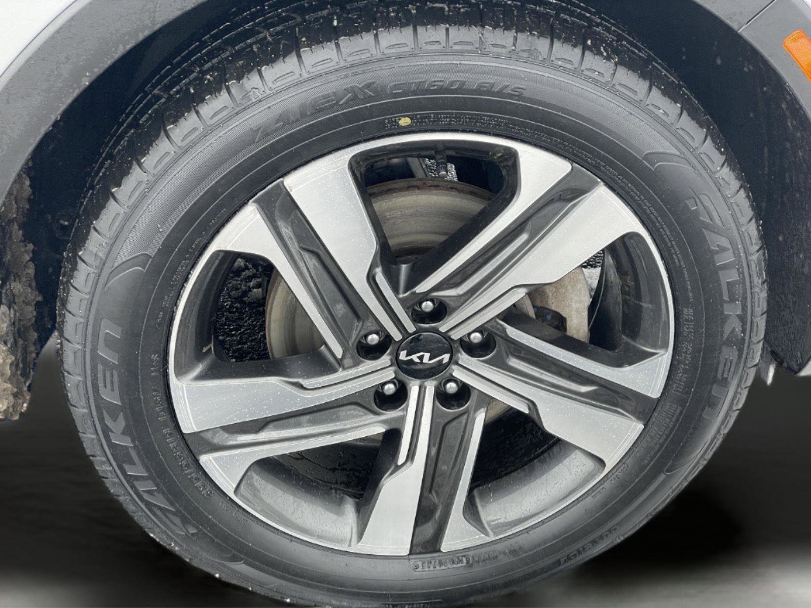 Used 2023 Kia Sorento EX image 11