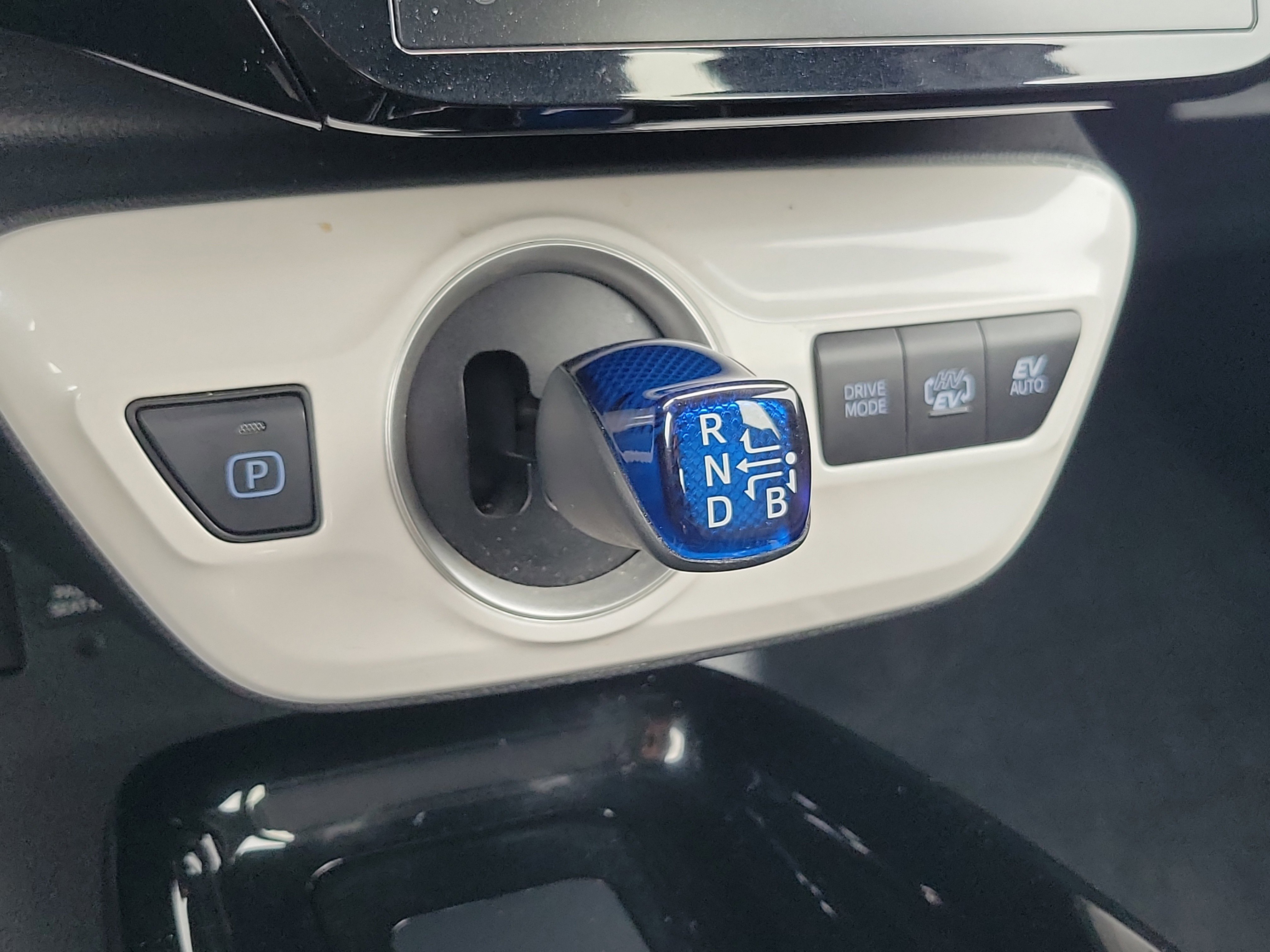 Used 2019 Toyota Prius Prime Premium image 27