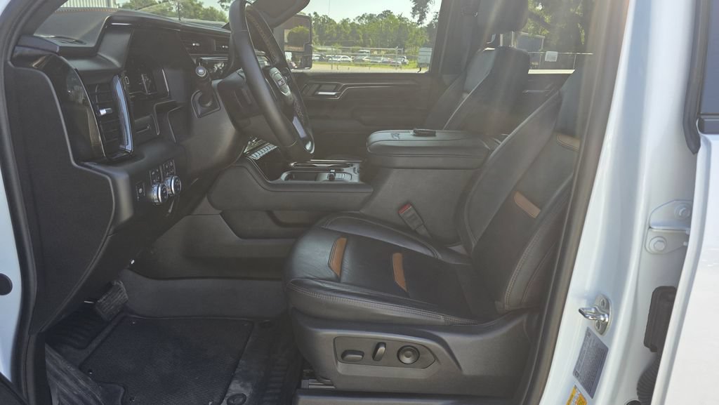 Used 2025 GMC Sierra 2500 AT4 AWD/4WD image 14