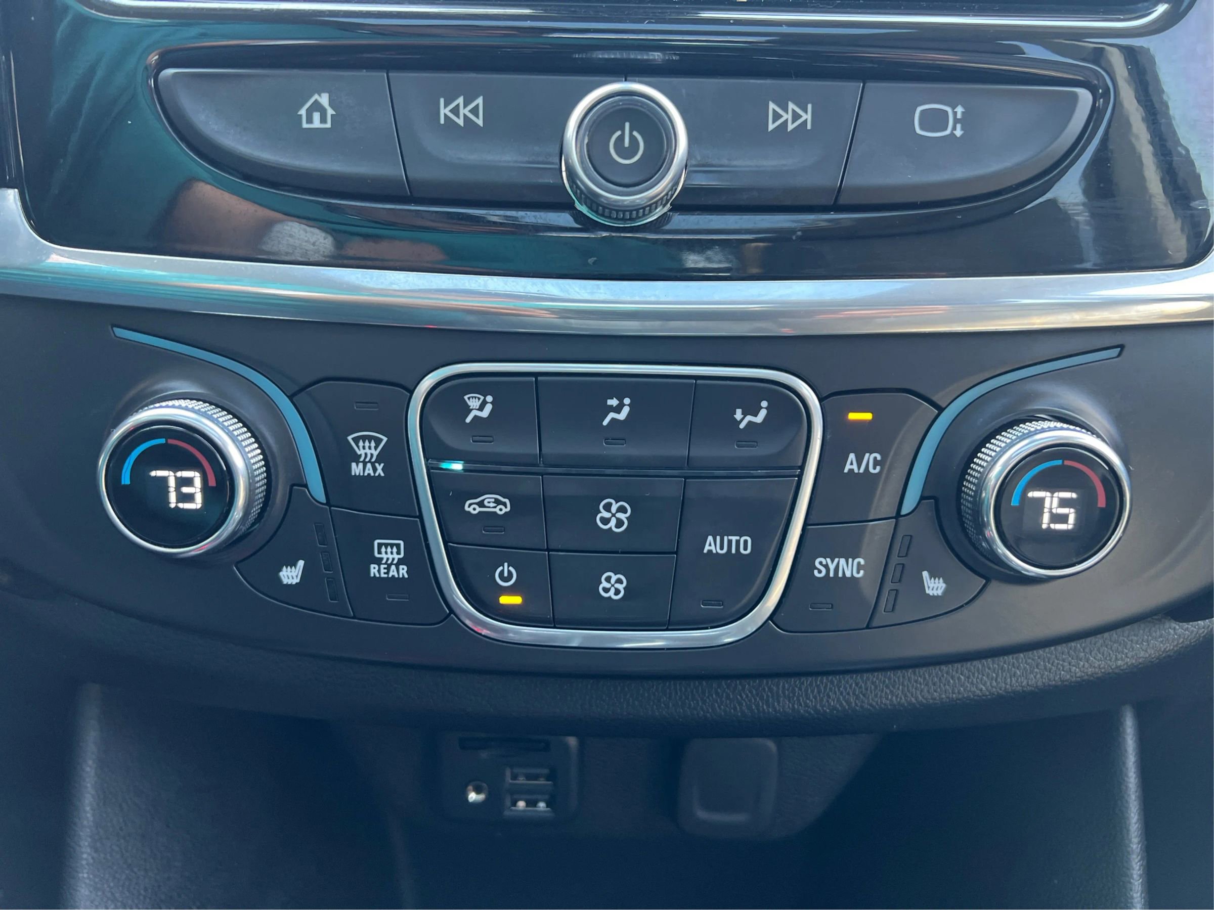 Used 2020 Chevrolet Traverse RS AWD/4WD image 37