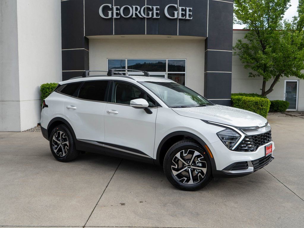 Used 2025 Kia Sportage EX image 1