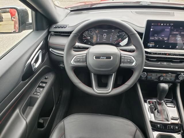 Used 2025 Jeep Compass Trailhawk AWD/4WD image 17
