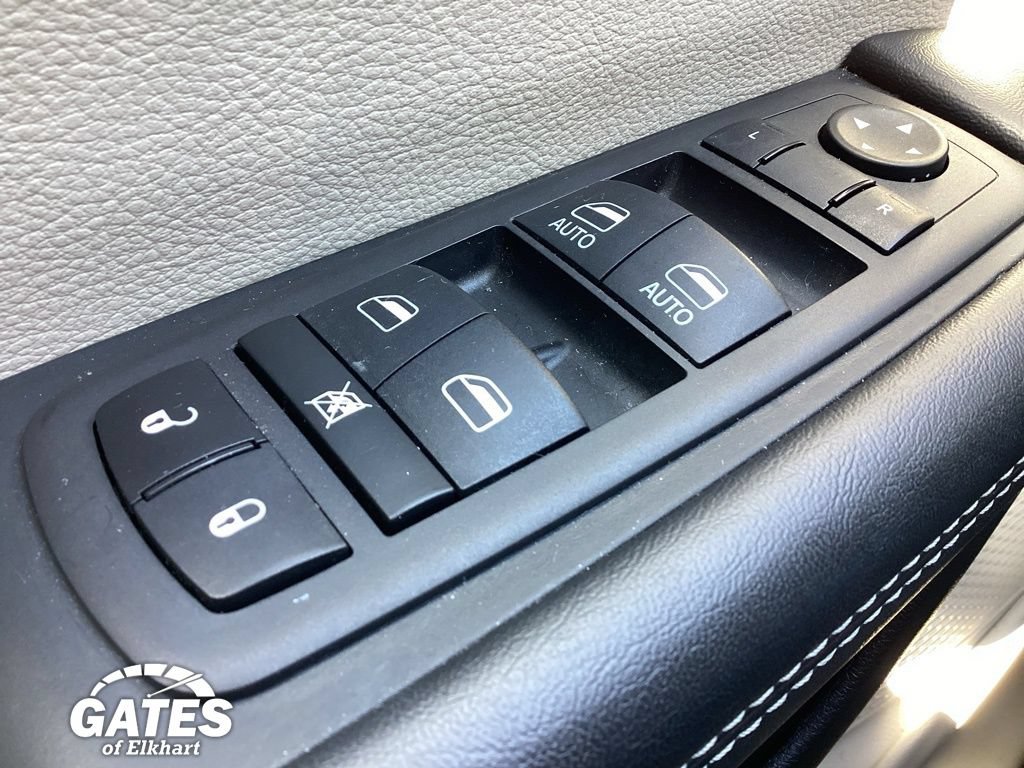 Used 2023 Chrysler Pacifica Touring-L FWD image 23