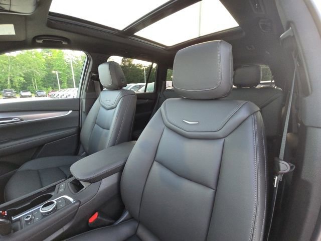 New 2025 Cadillac XT6 Luxury image 11