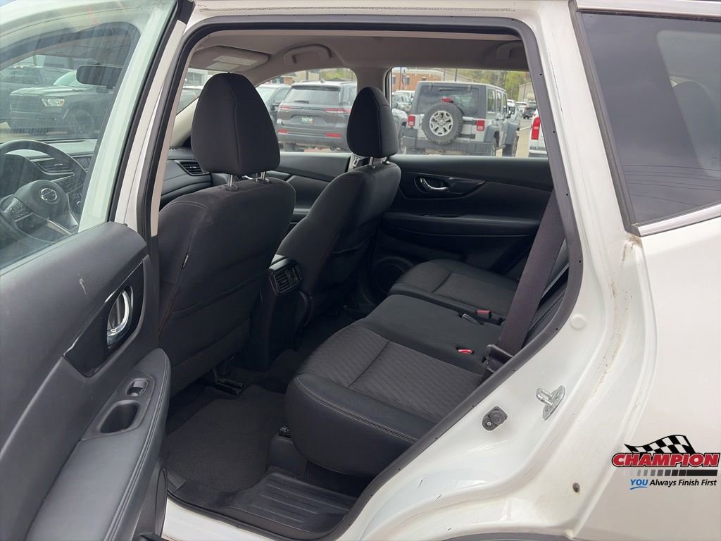 Used 2018 Nissan Rogue S AWD/4WD image 16