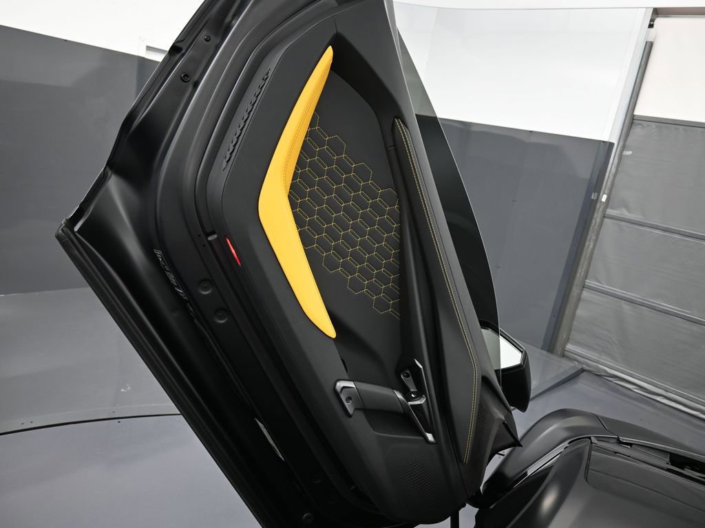 Used 2024 Lamborghini Revuelto image 16