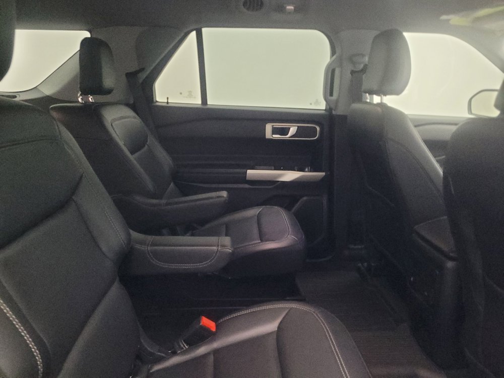 Used 2023 Ford Explorer XLT w/ Equipment Group 202A AWD/4WD image 19