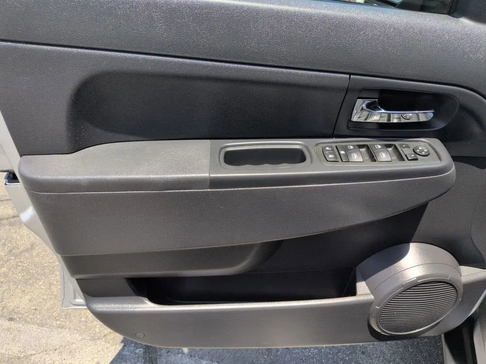 Used 2011 Jeep Liberty Sport image 39