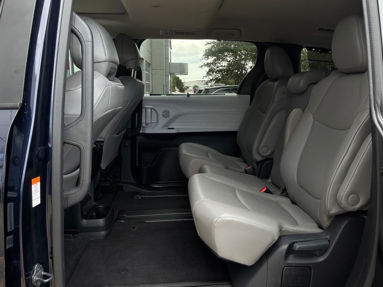 Used 2026 Toyota Sienna XLE FWD image 12