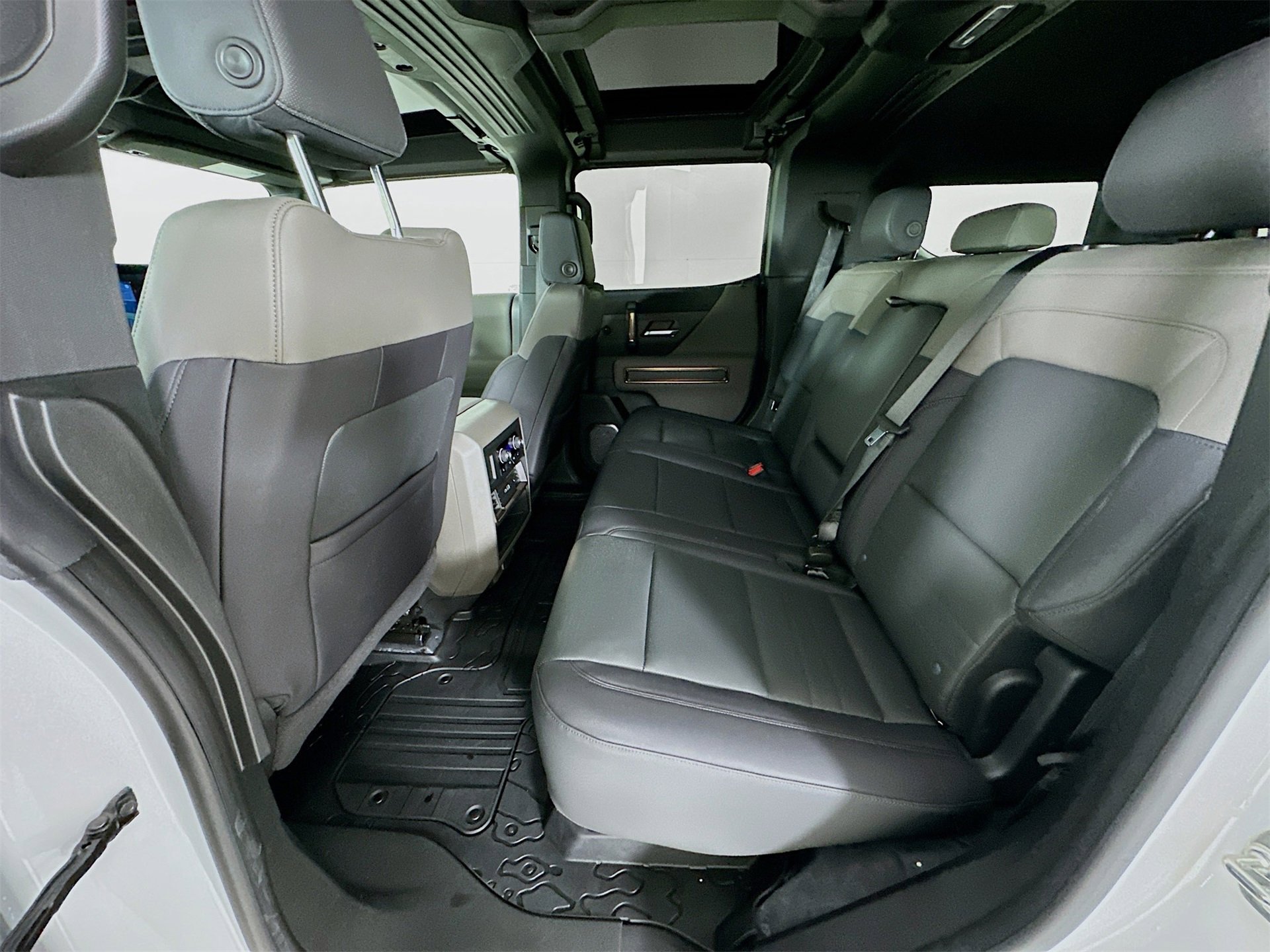 Used 2025 GMC Hummer EV 2X w/ LPO, Sport Package image 26