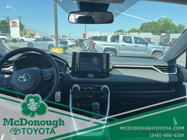 Used 2021 Toyota RAV4 LE AWD/4WD image 9