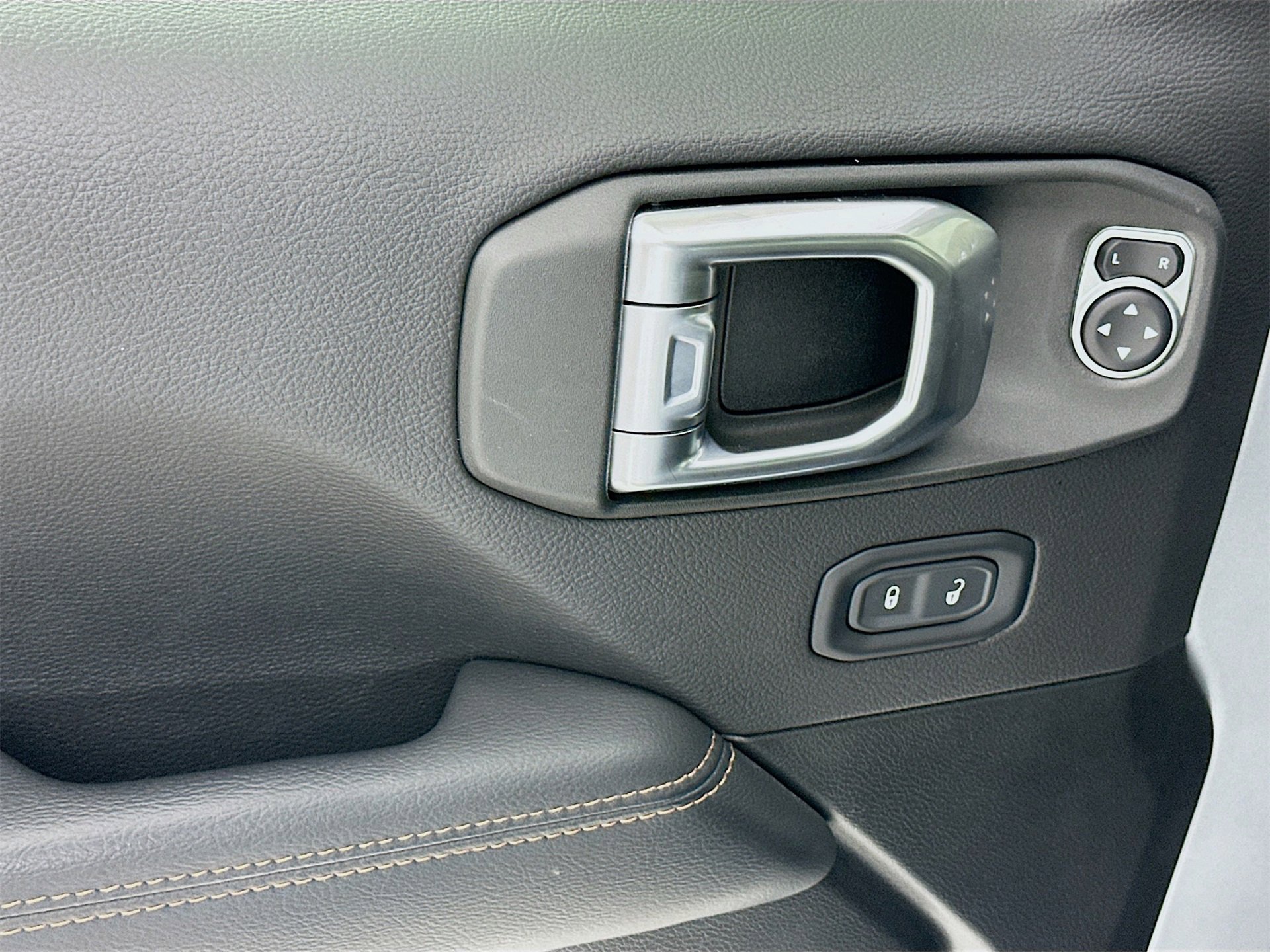 Used 2022 Jeep Wrangler Unlimited Rubicon w/ Trailer Tow Package image 19