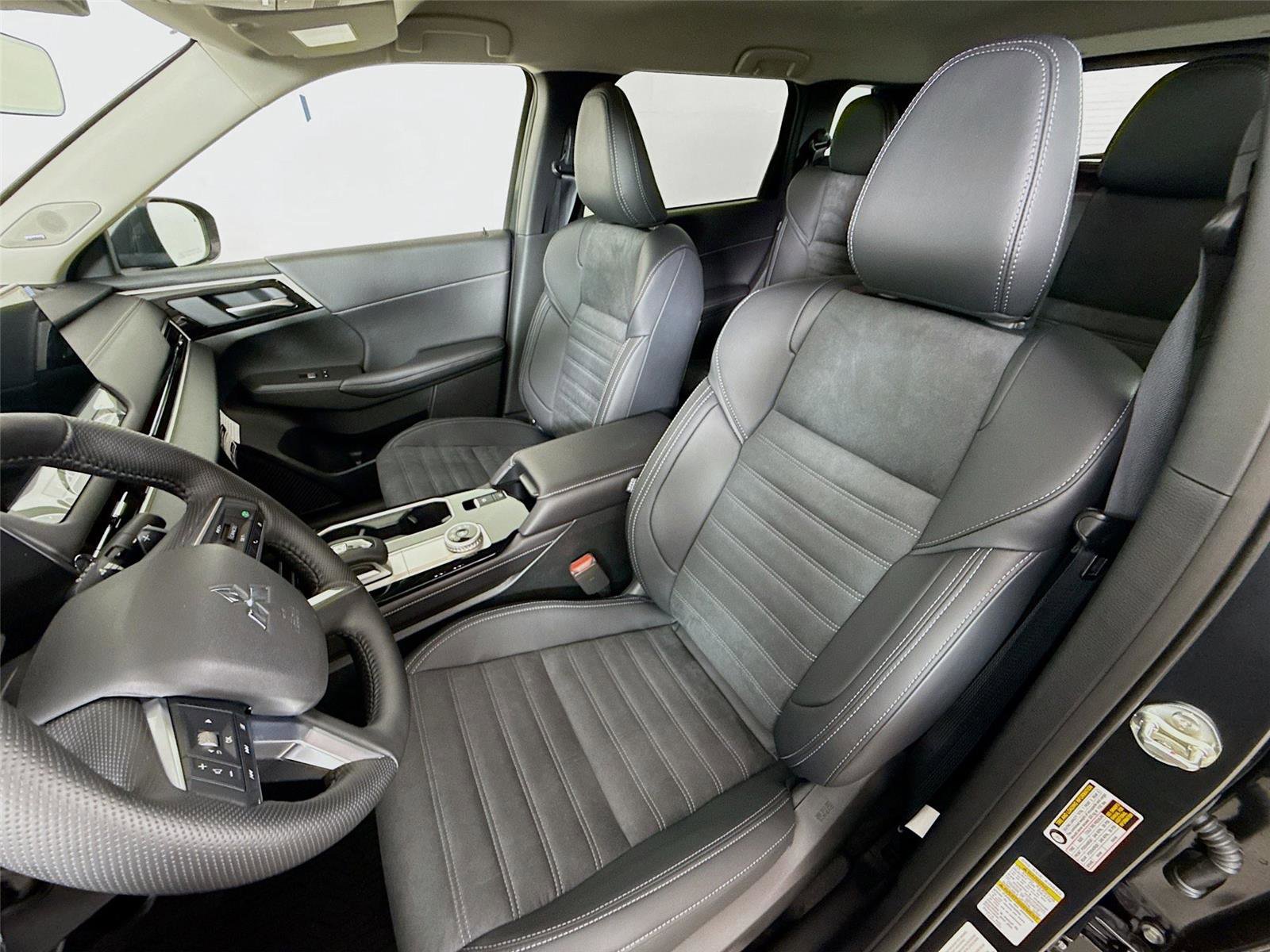 New 2026 Mitsubishi Outlander SE image 21