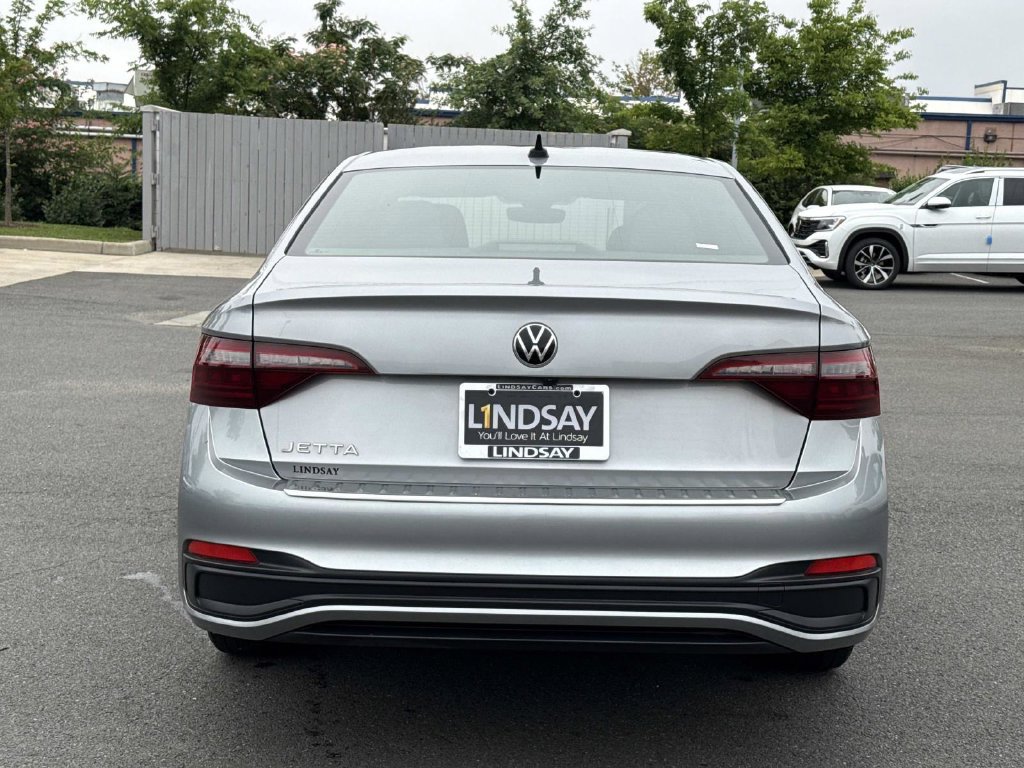 Used 2024 Volkswagen Jetta Sport FWD image 4
