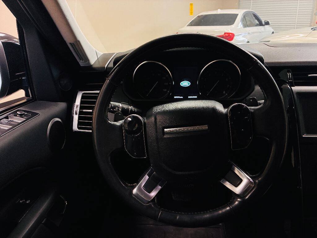 Used 2020 Land Rover Discovery SE AWD/4WD image 27