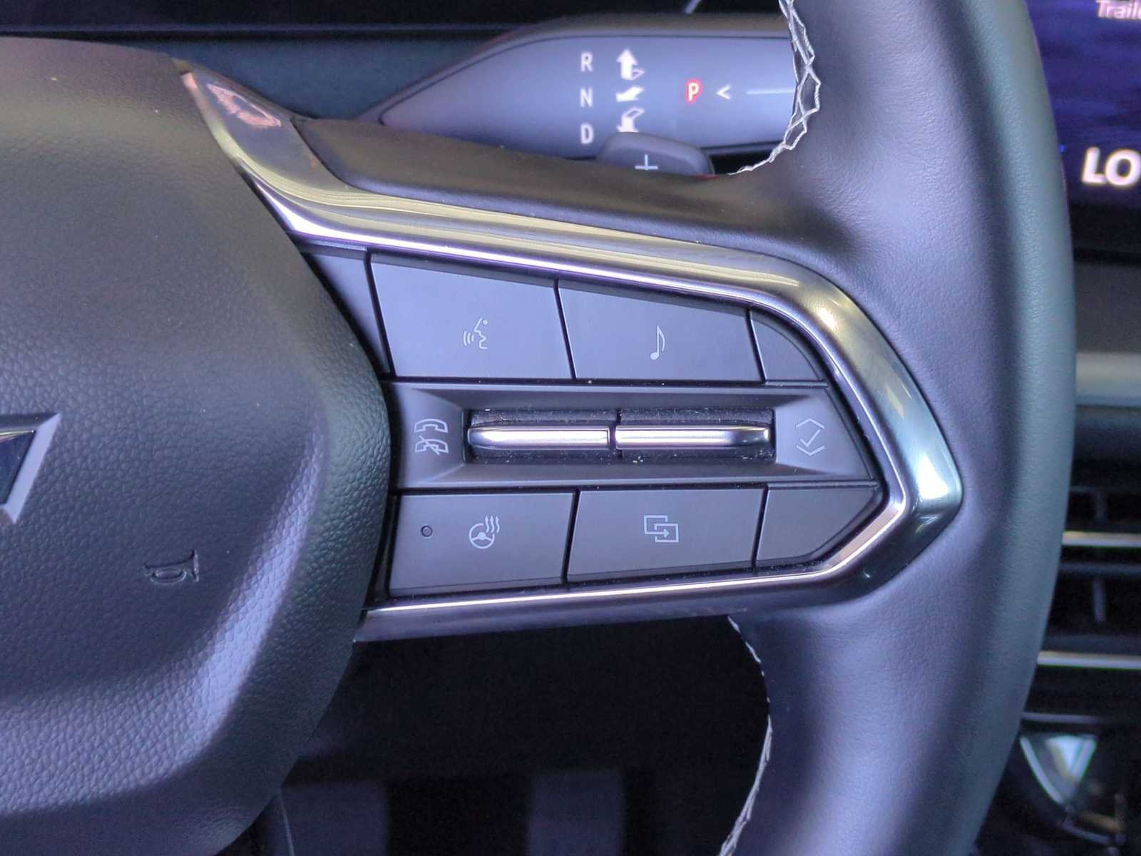Used 2025 Chevrolet Traverse LT FWD image 16