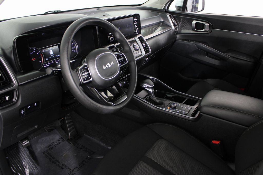 Used 2023 Kia Sorento LX image 15
