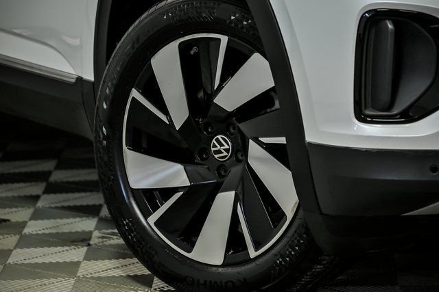 Certified 2024 Volkswagen Atlas Cross Sport SEL image 3