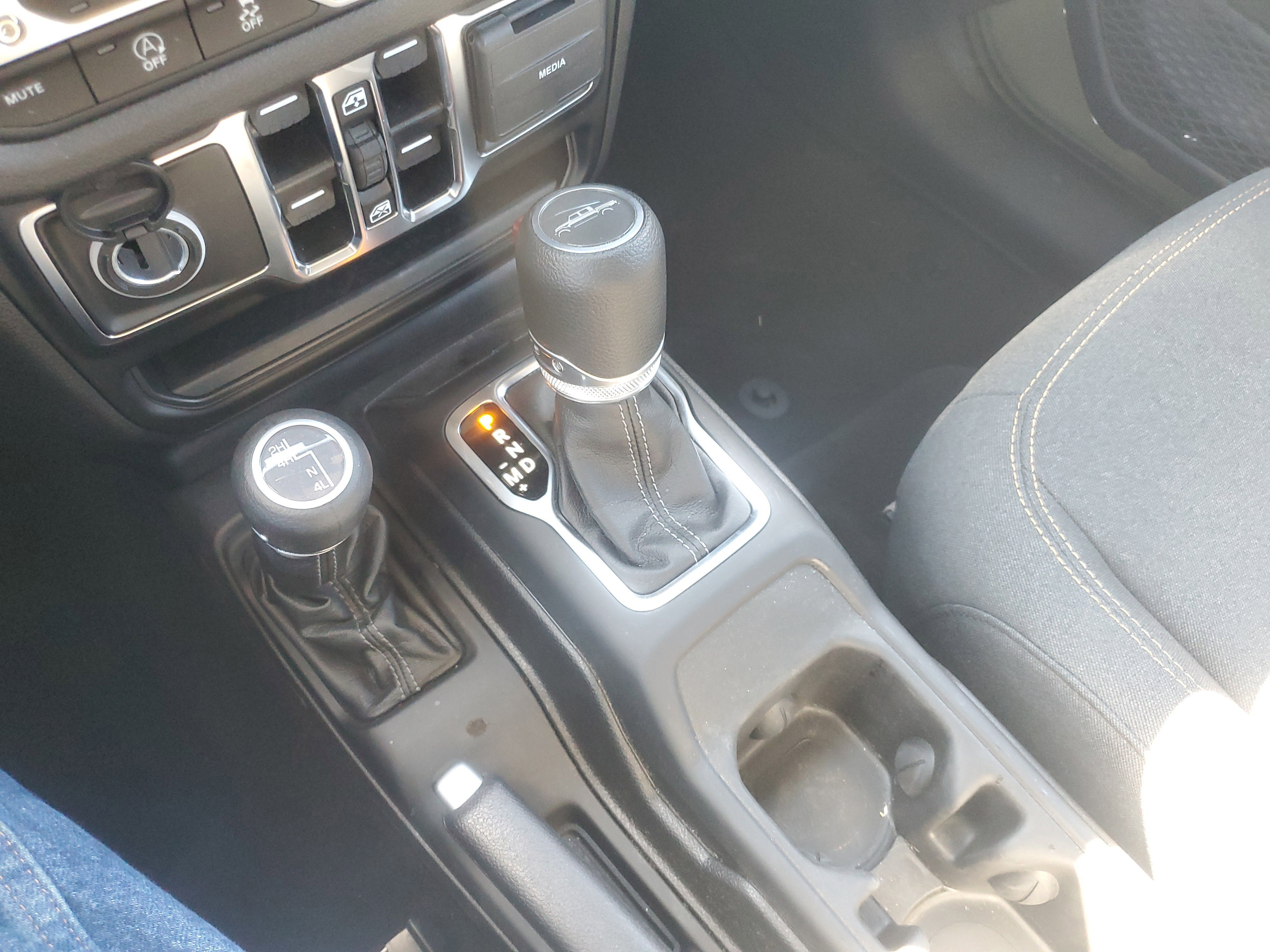 Used 2025 Jeep Gladiator Sport AWD/4WD image 40