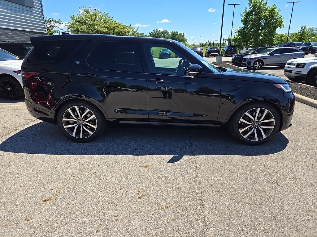 Used 2024 Land Rover Discovery Dynamic SE AWD/4WD image 4