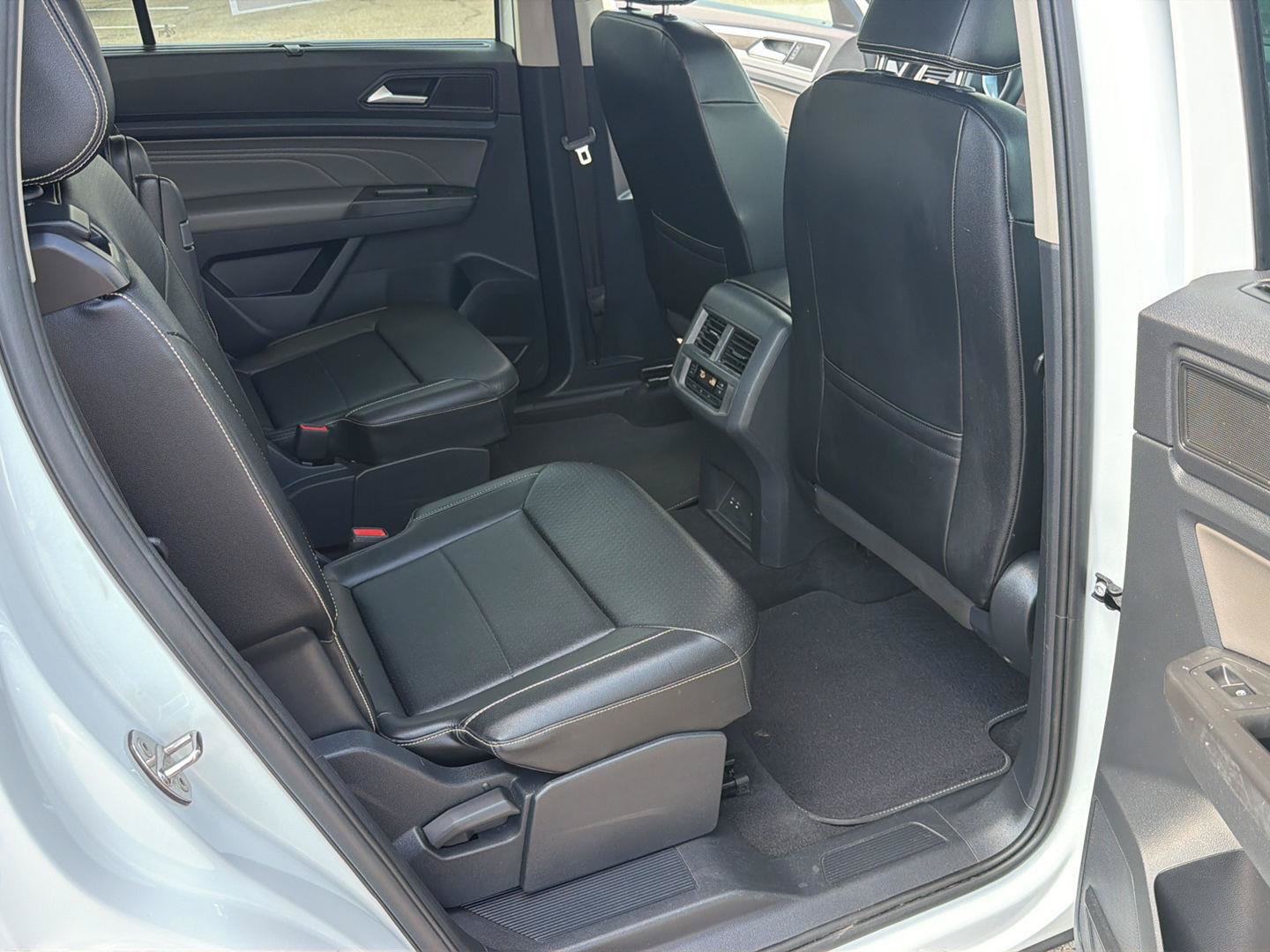 Used 2022 Volkswagen Atlas SE w/ Panoramic Sunroof Package FWD image 15