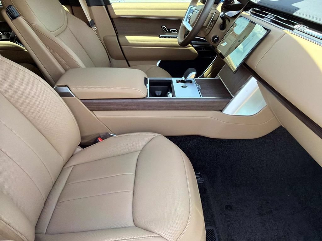 New 2026 Land Rover Range Rover Long Wheelbase SE AWD/4WD image 10