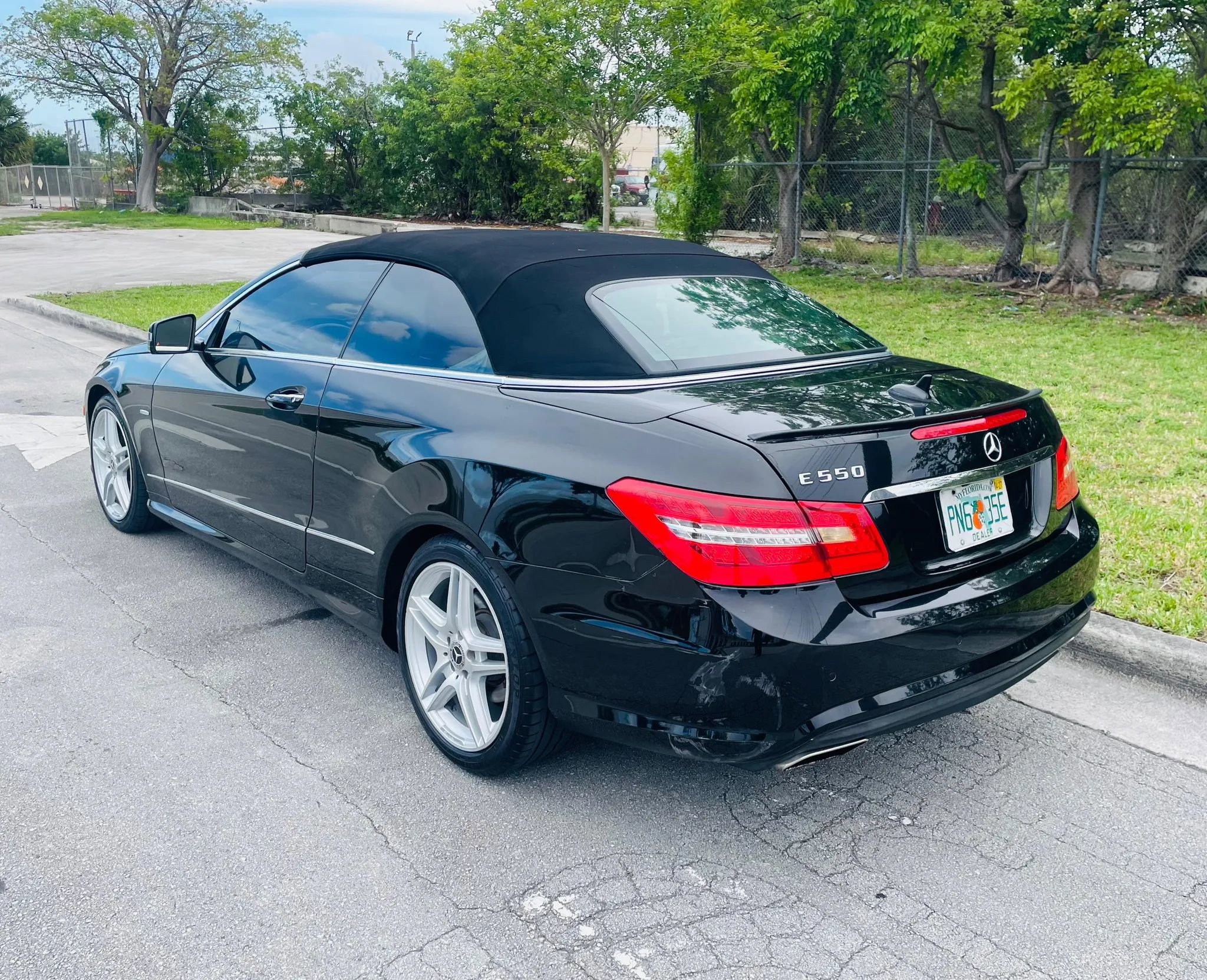 Used 2012 Mercedes-Benz E 550 Cabriolet image 3