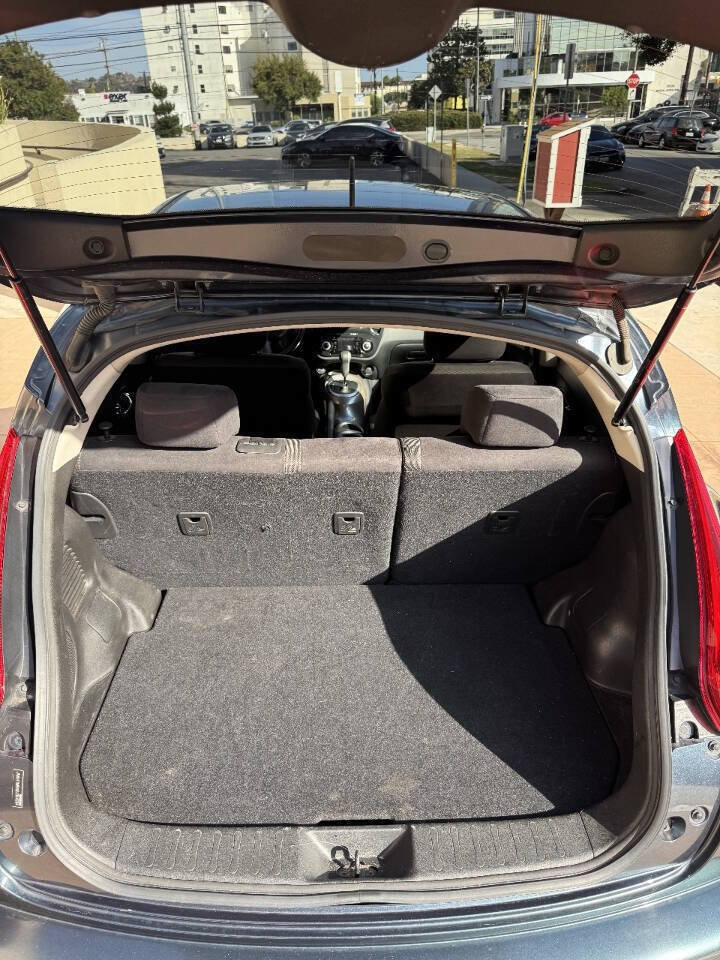 Used 2011 Nissan Juke SV FWD image 24