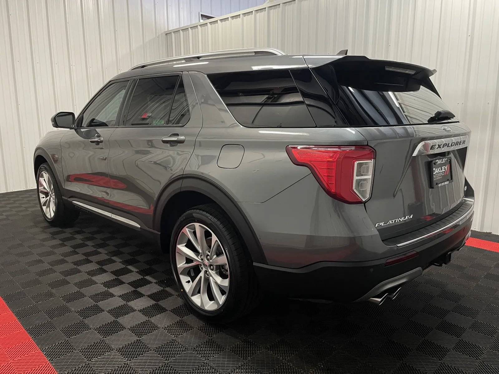 Used 2023 Ford Explorer Platinum w/ Technology Package AWD/4WD image 2