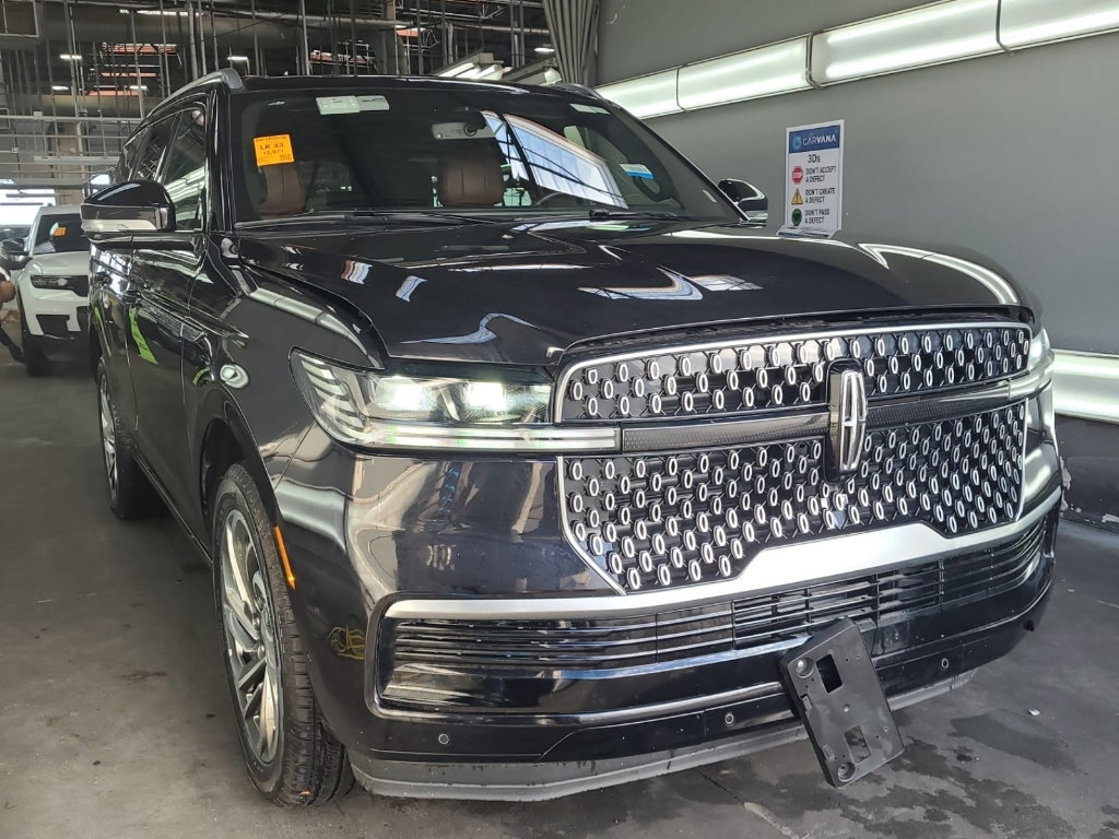 Used 2025 Lincoln Navigator Reserve AWD/4WD image 10