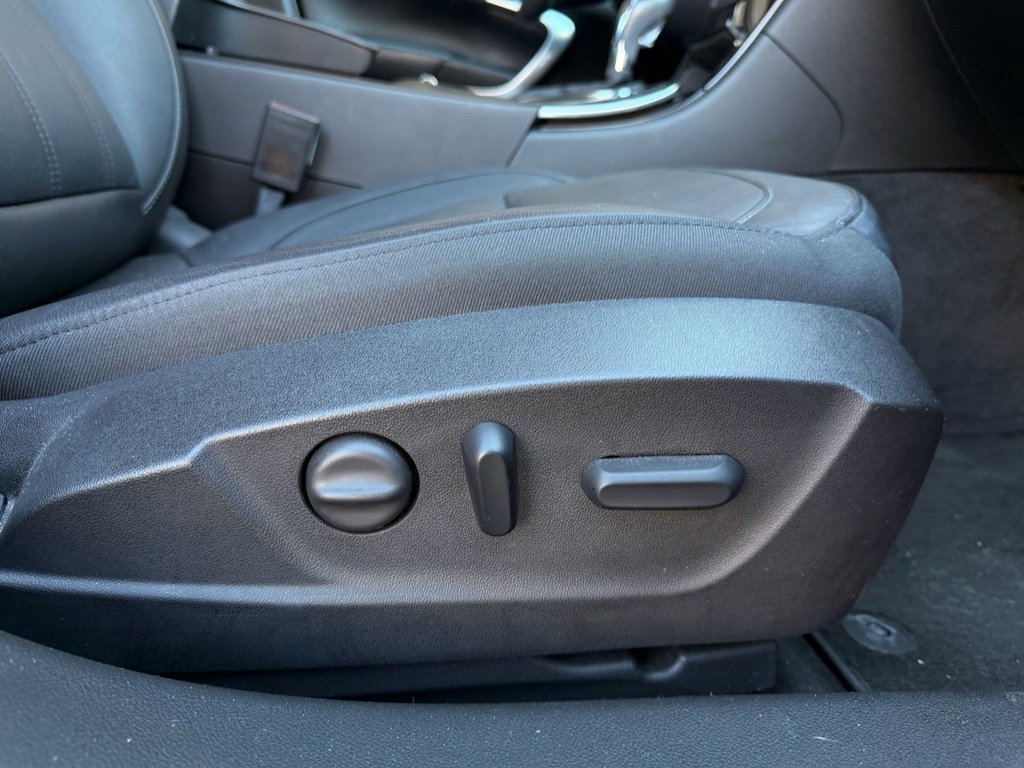 Used 2017 Buick Regal Premium w/ Driver Confidence Package #1 image 24