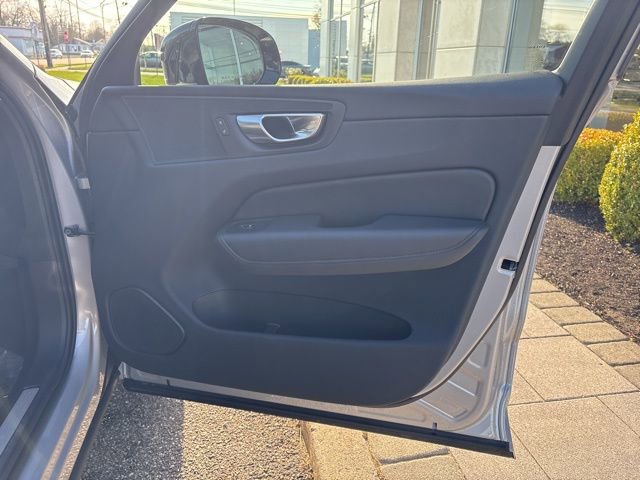 Used 2025 Volvo XC60 B5 Plus AWD/4WD image 15