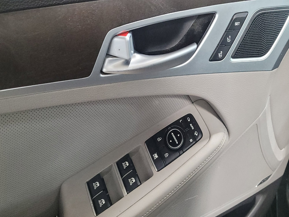 Used 2015 Hyundai Genesis 5.0 RWD image 27