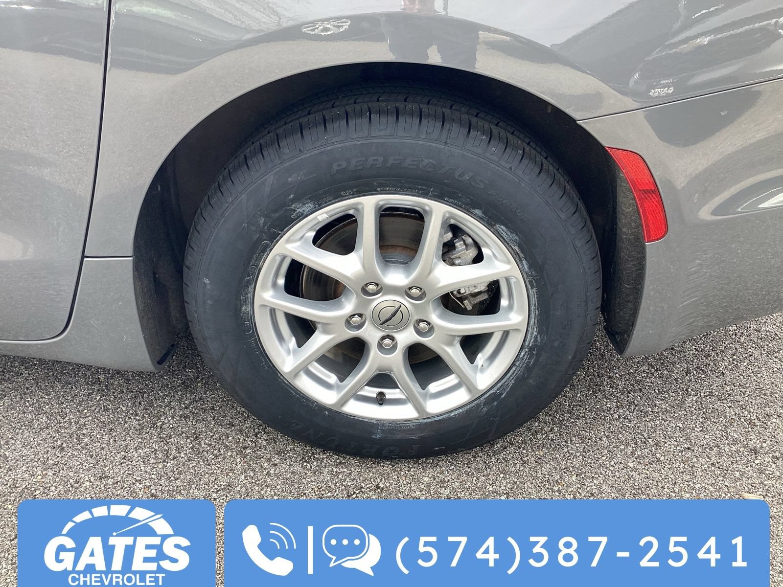 Used 2023 Chrysler Pacifica Touring-L FWD image 36