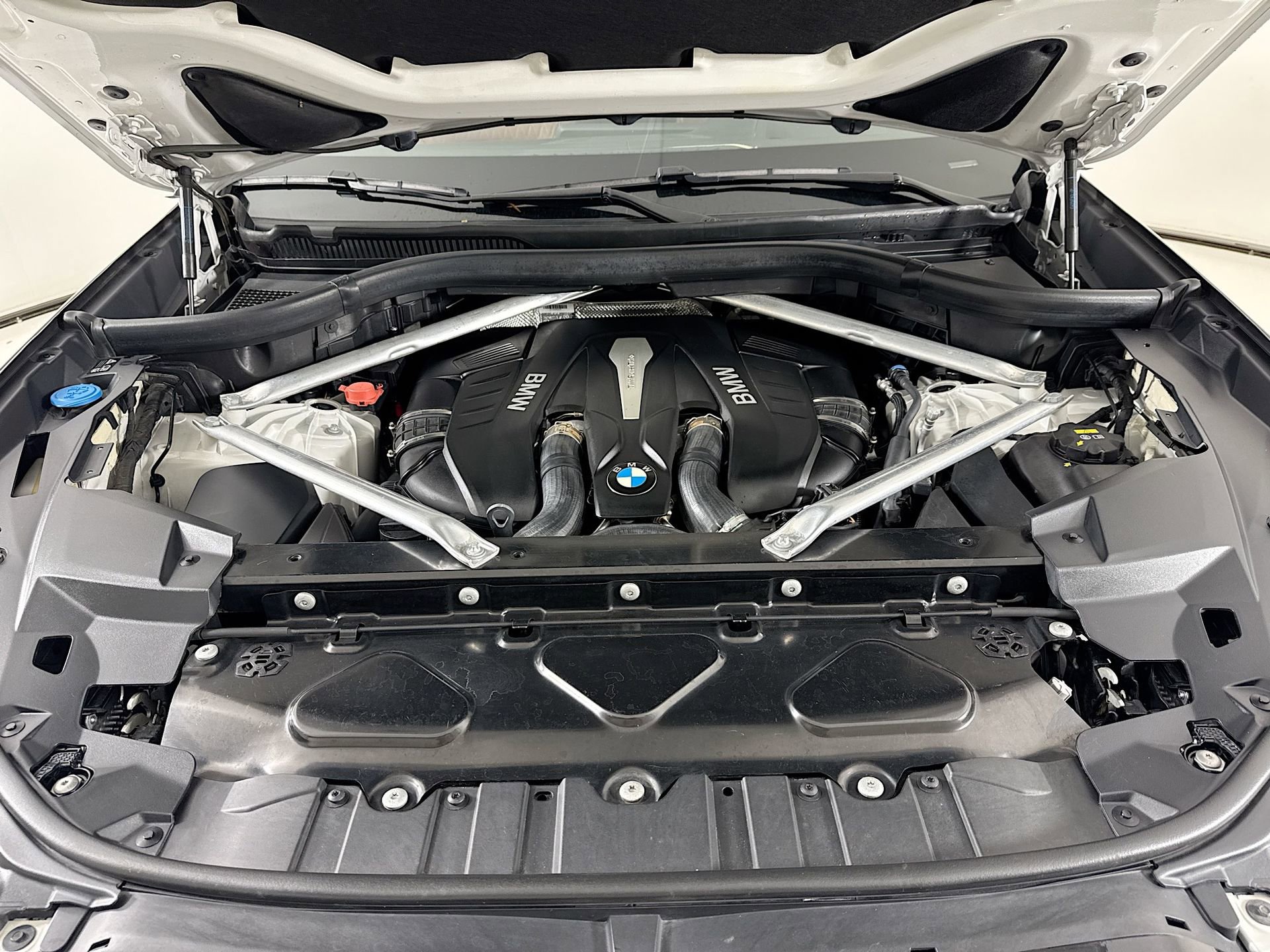 Used 2019 BMW X5 xDrive50i w/ M Sport Package AWD/4WD image 32