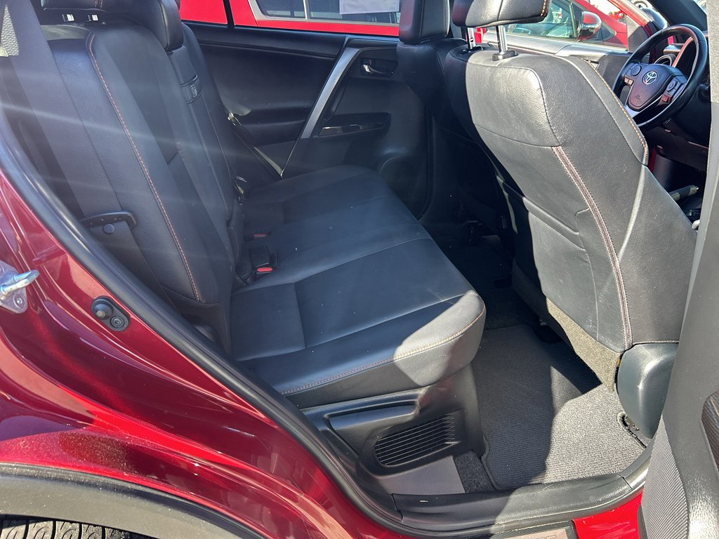 Used 2018 Toyota RAV4 SE image 25
