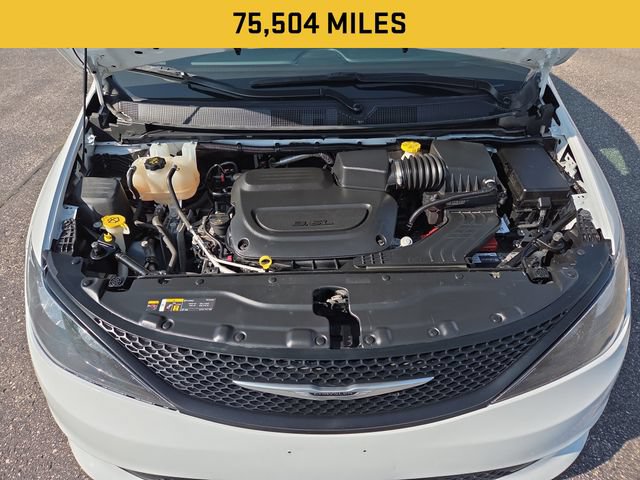 Used 2023 Chrysler Voyager LX FWD image 4