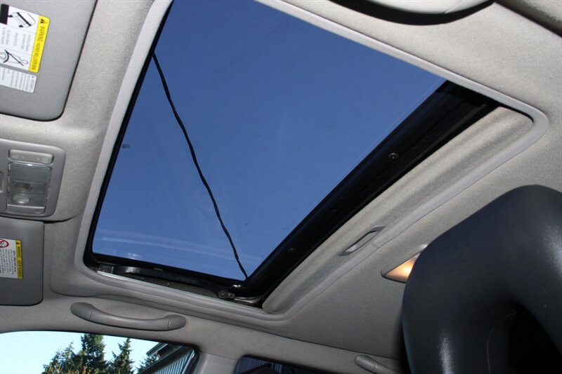 Used 2005 Toyota RAV4 4WD image 9