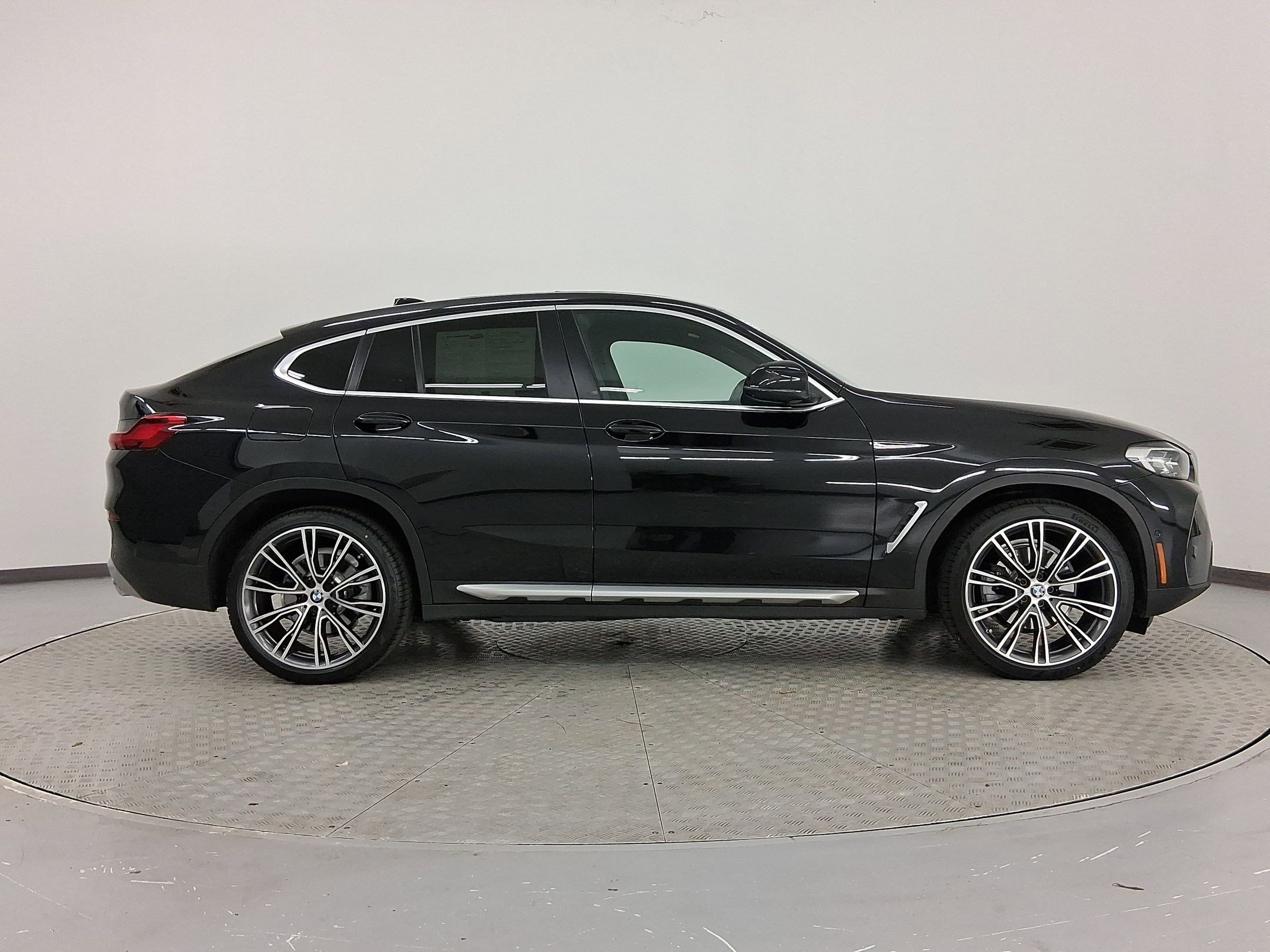 Used 2022 BMW X4 xDrive30i w/ Parking Assistance Package image 8