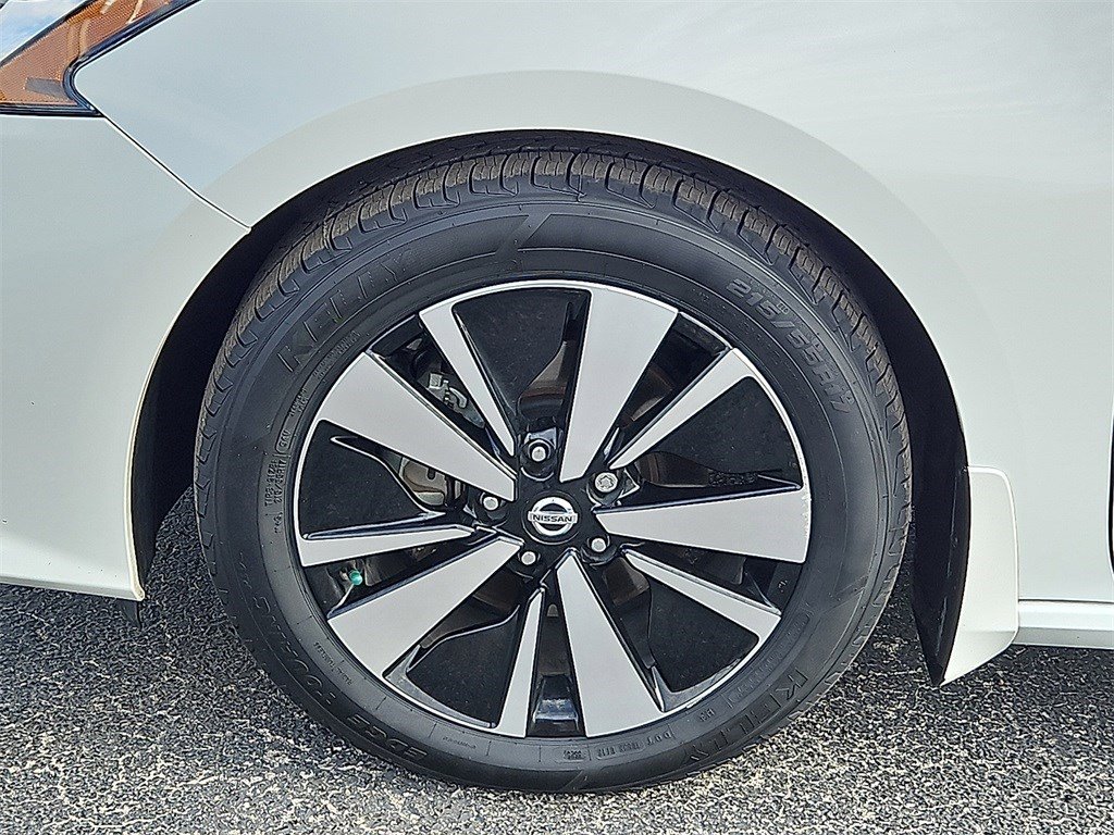 Used 2022 Nissan Altima 2.5 SV w/ SV Premium Package image 13