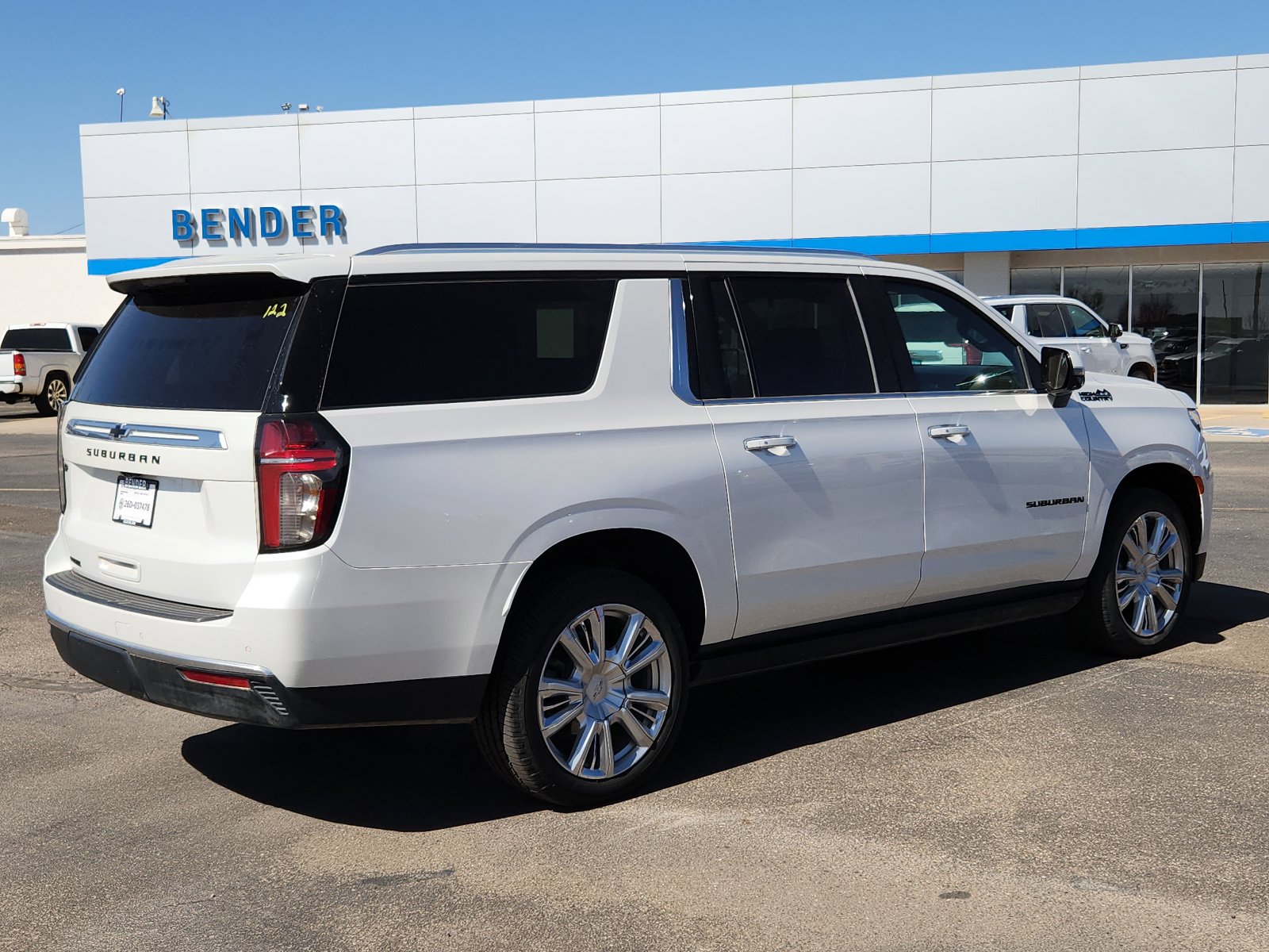 Used 2022 Chevrolet Suburban High Country image 3