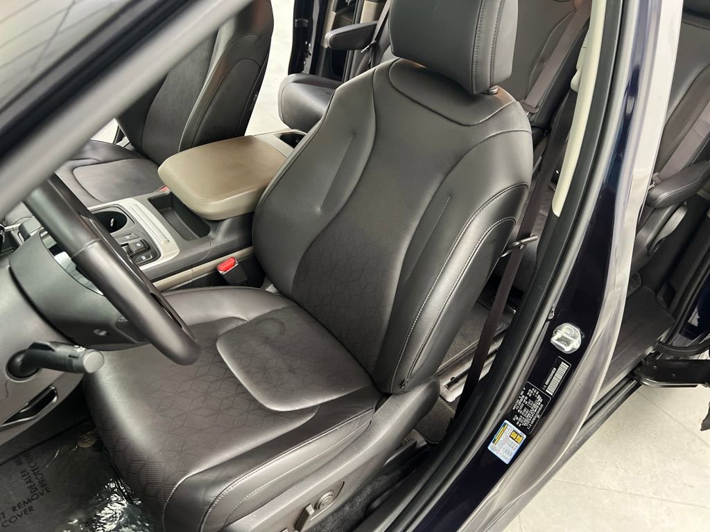 Used 2025 Kia Carnival image 9