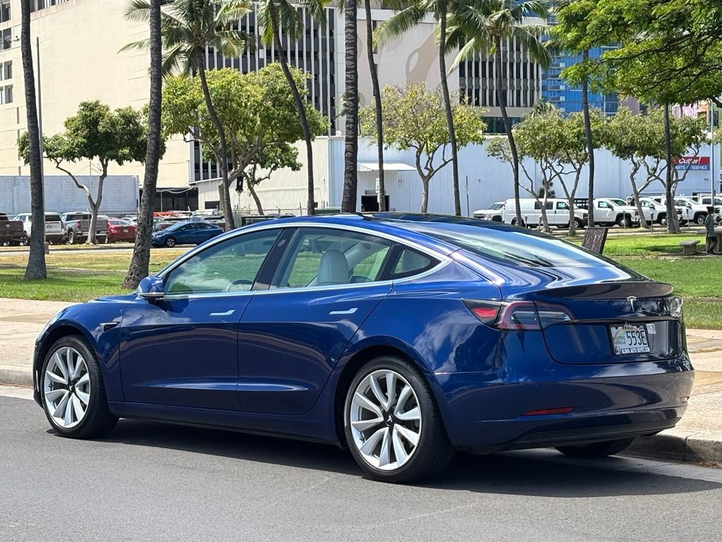 Used 2018 Tesla Model 3 Mid Range RWD image 3