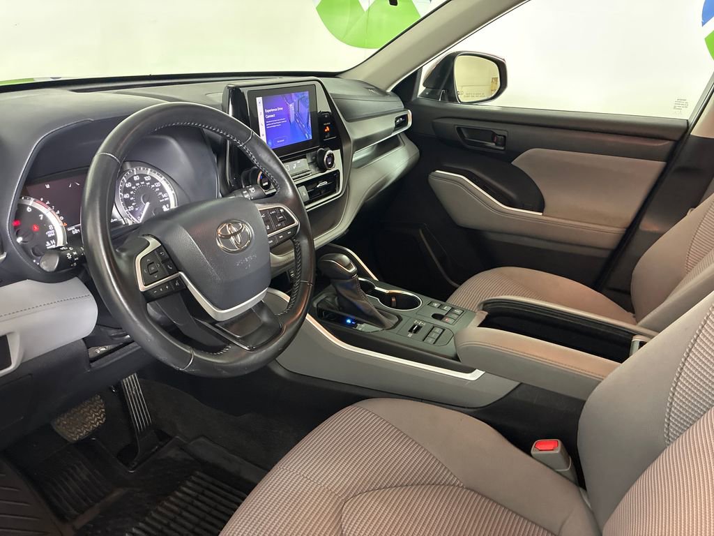 Used 2023 Toyota Highlander LE image 19