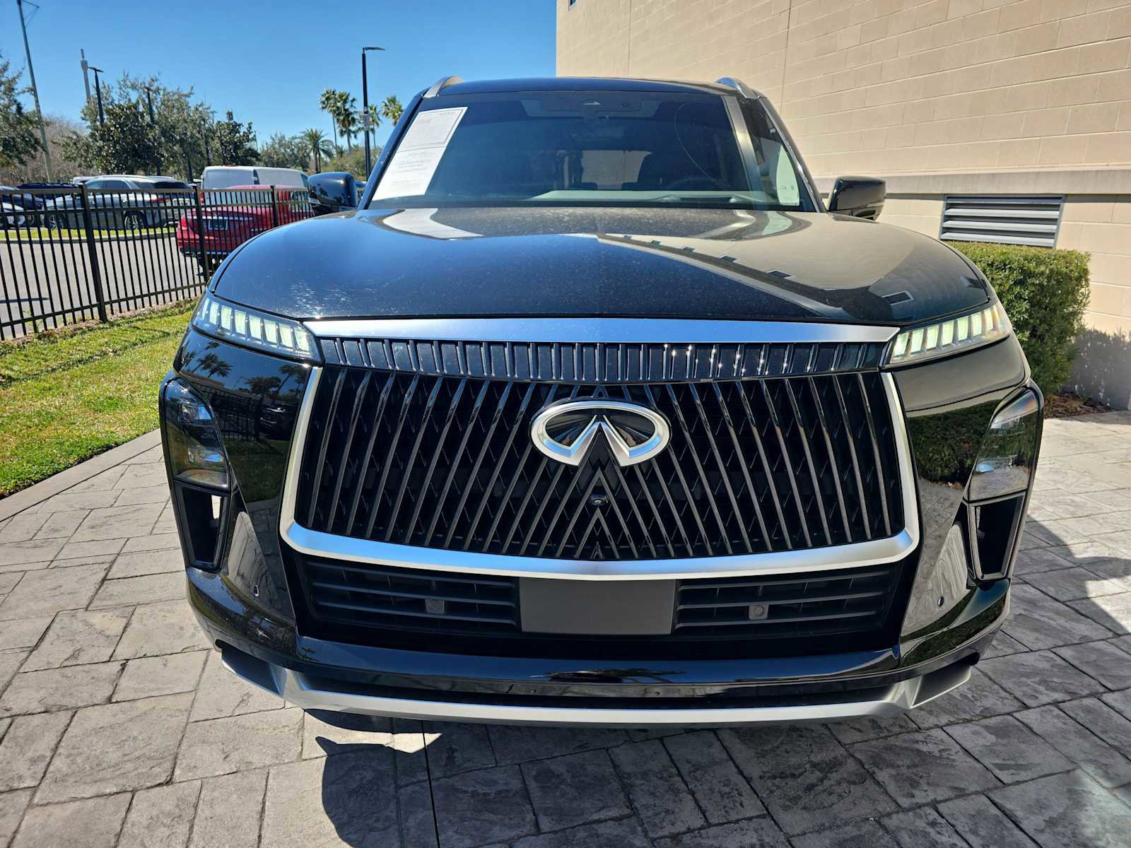 Certified 2025 INFINITI QX80 Luxe image 2