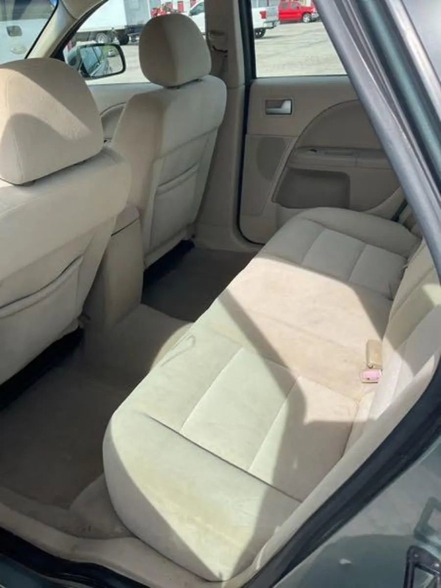 Used 2005 Ford Five Hundred SE image 5