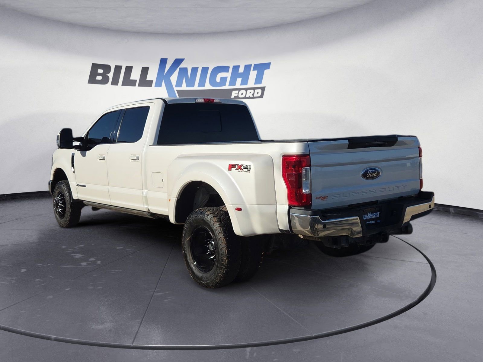 Used 2018 Ford F350 Lariat w/ Lariat Ultimate Package image 3