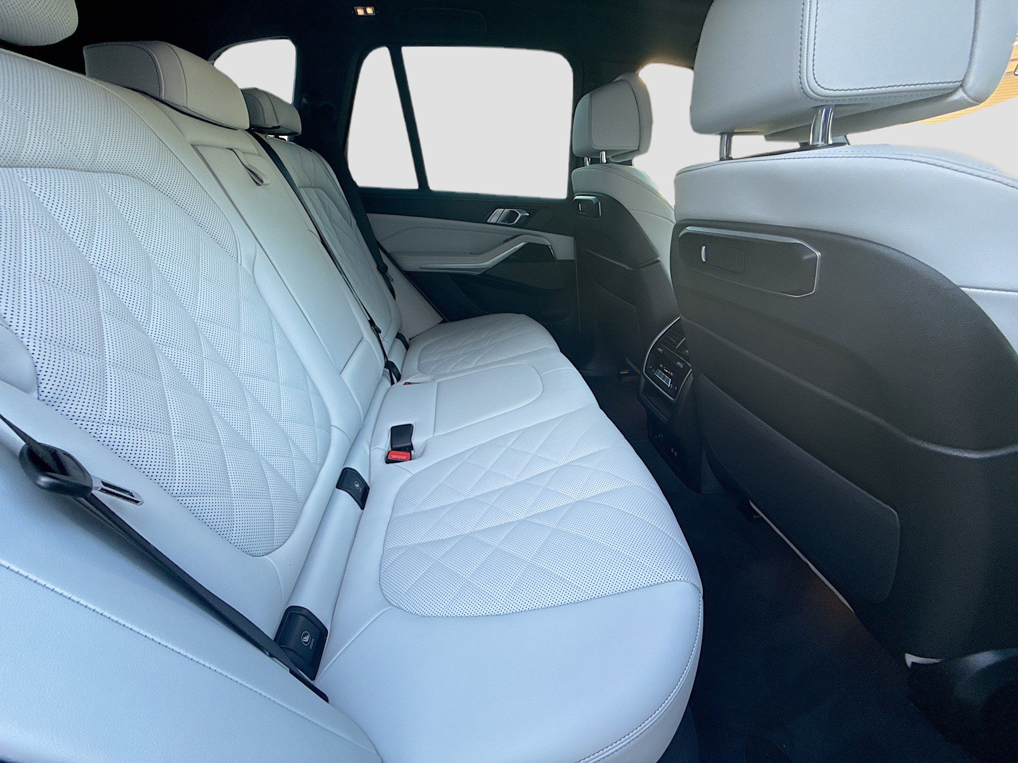 Used 2025 BMW X5 M60i w/ Climate Comfort Package image 30