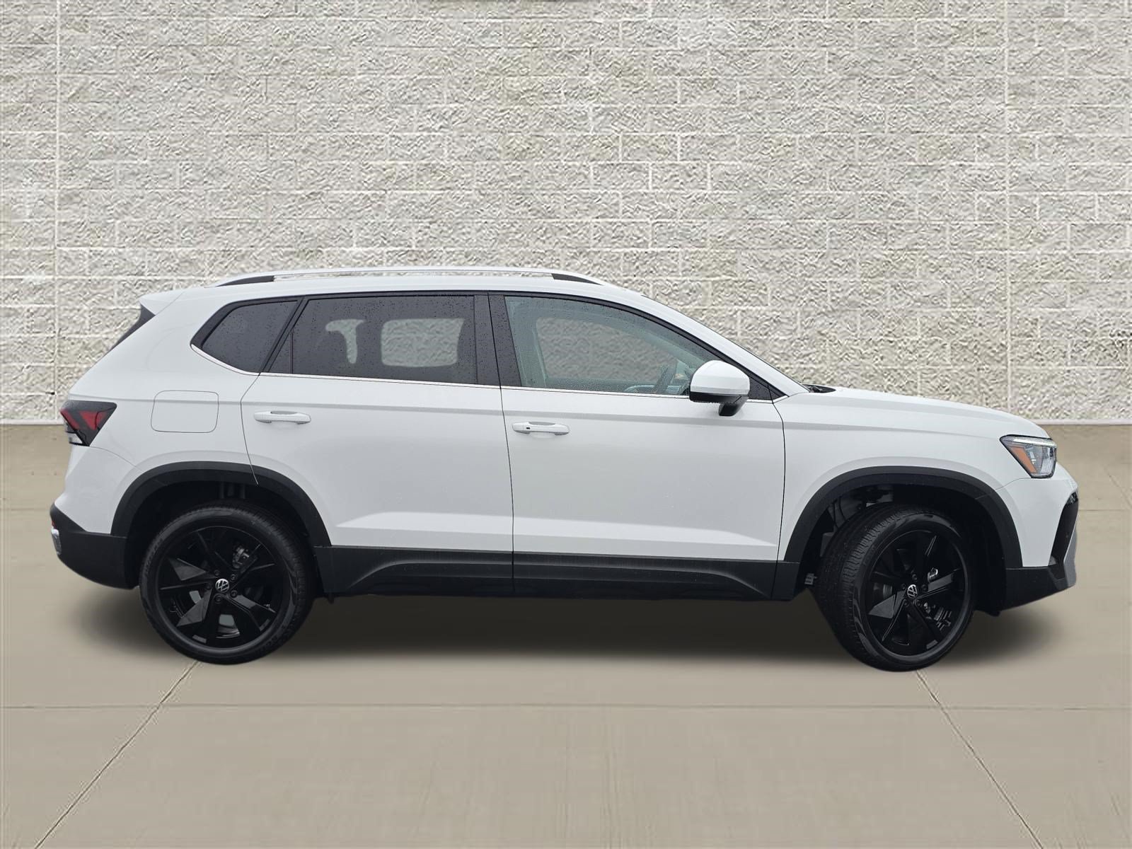 New 2026 Volkswagen Taos SE FWD image 8